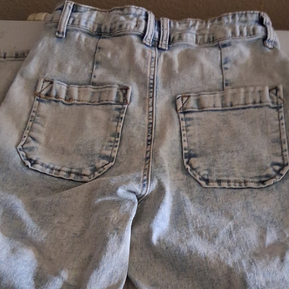 Light Blue Jeans - Picture 3 of 4